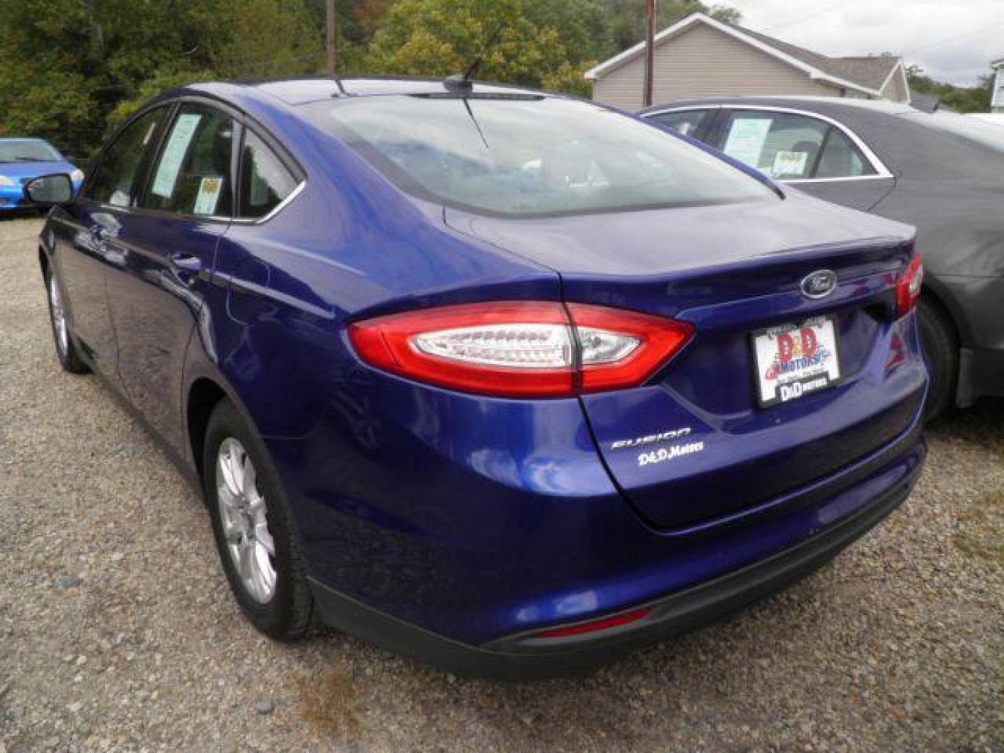 2016 BLUE Ford Fusion S (3FA6P0G79GR) with an 2.5 L4 engine, AT transmission, located at 19521 New George's Creek Rd SW, Barton, MD, 21521, (301) 463-2404, 39.524323, -79.017906 - Photo#4