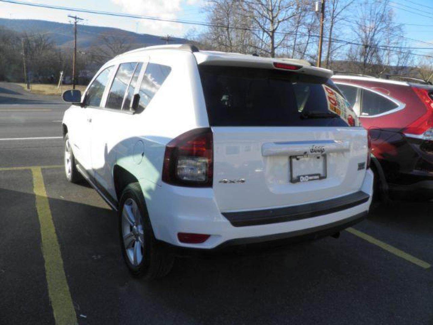 2016 WHITE Jeep Compass Latitude 4WD (1C4NJDEB1GD) with an 2.4L L4 engine, AT transmission, located at 15520 McMullen Hwy SW, Belair, MD, 21502, (301) 729-3700, 39.581375, -78.846451 - Photo#5