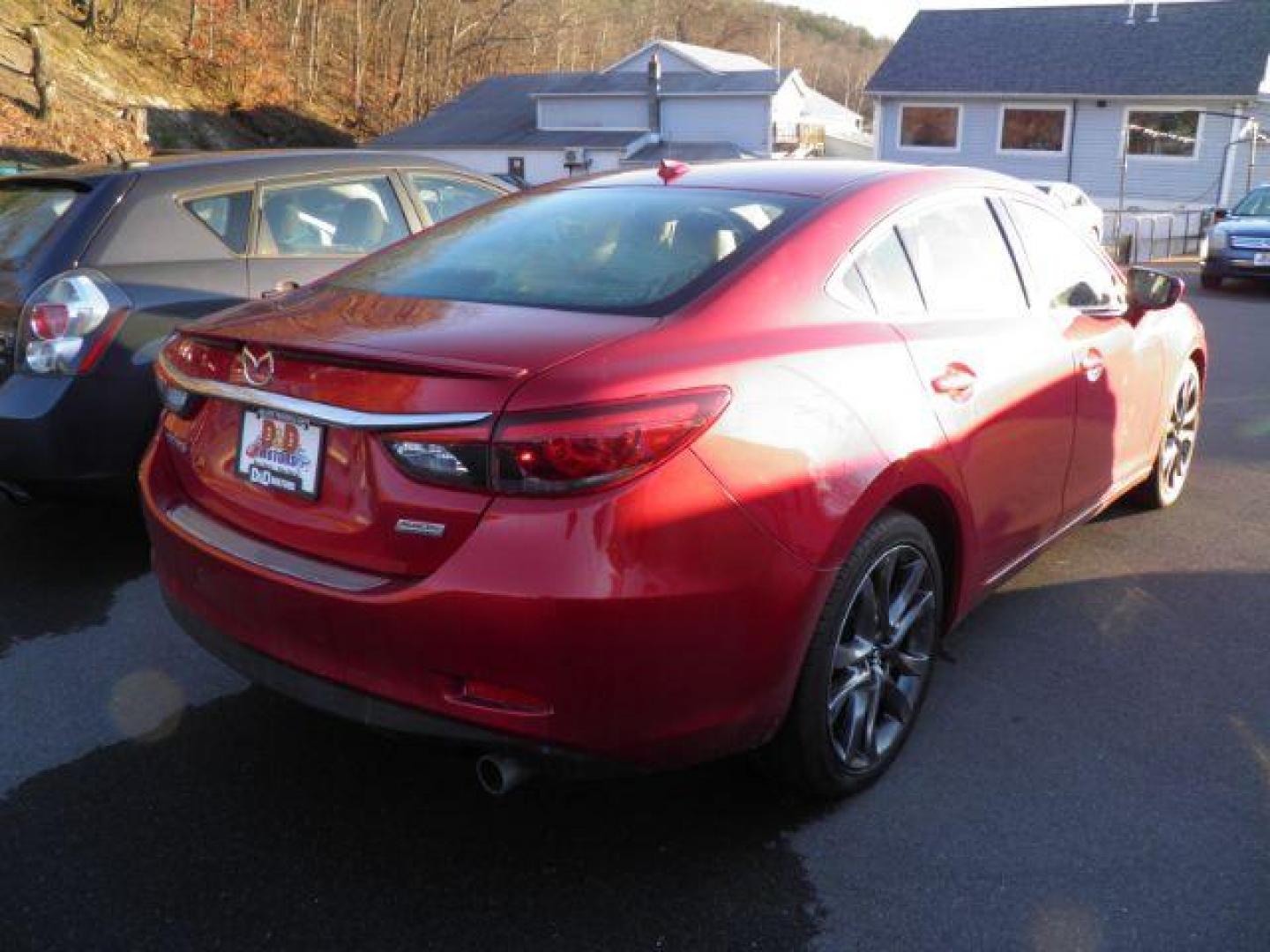 2016 RED /Black, leather Mazda Mazda6 i Grand Touring (JM1GJ1W56G1) with an 2.5 L4 engine, AT transmission, located at 15520 McMullen Hwy SW, Belair, MD, 21502, (301) 729-3700, 39.581375, -78.846451 - Photo#4