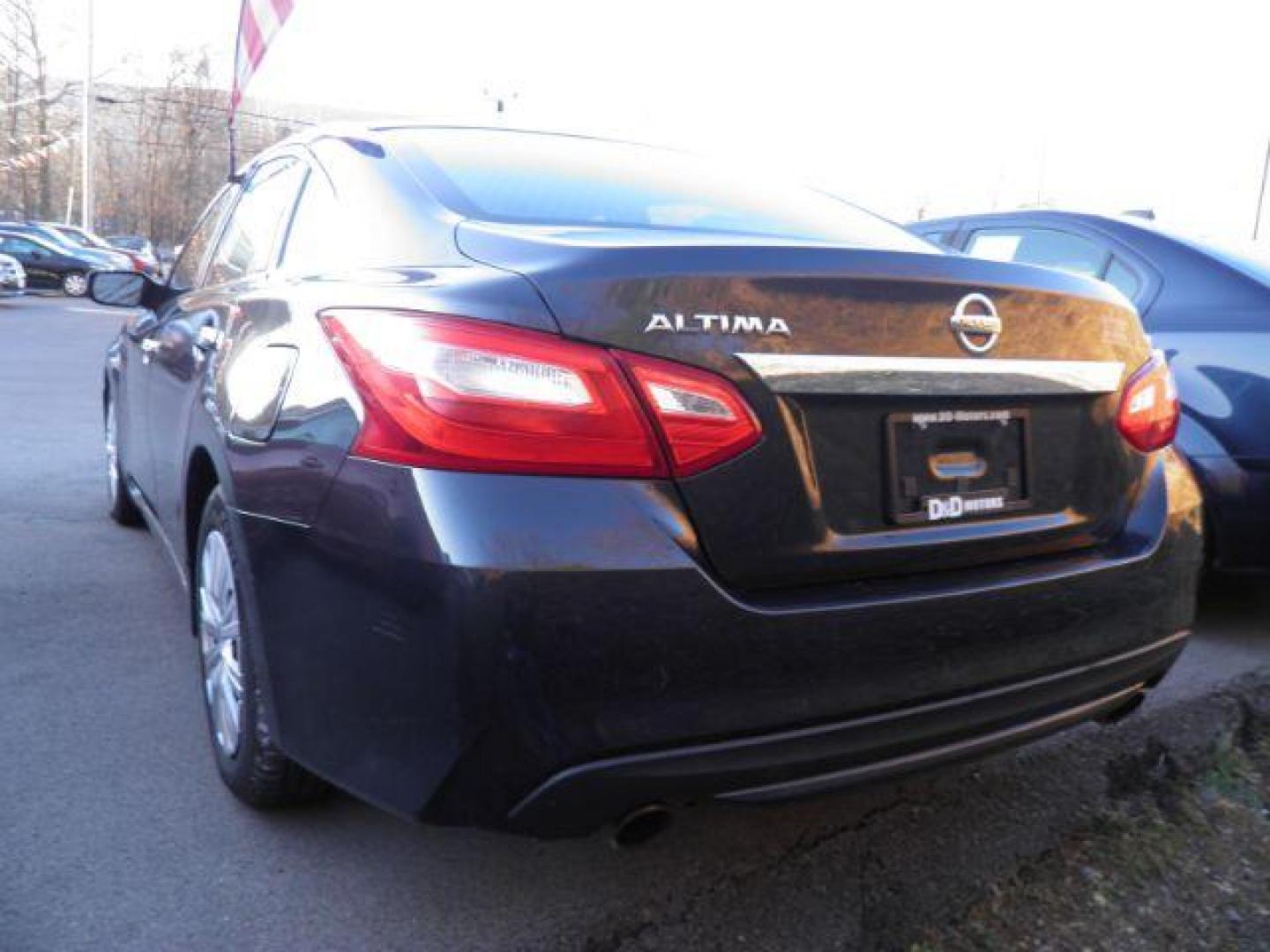 2016 GRAY NISSAN ALTIMA 2.5 S (1N4AL3AP4GC) with an 2.5 L4 engine, AT transmission, located at 15520 McMullen Hwy SW, Belair, MD, 21502, (301) 729-3700, 39.581375, -78.846451 - Photo#4