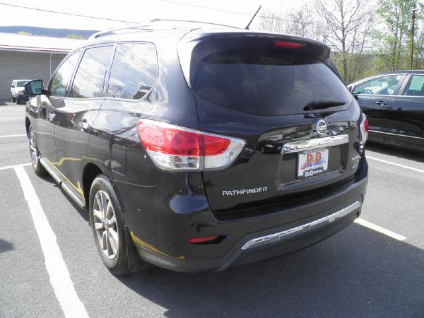 2016 BLACK Nissan Pathfinder S 4WD (5N1AR2MM5GC) with an 3.5L V6 engine, CVT transmission, located at 15520 McMullen Hwy SW, Belair, MD, 21502, (301) 729-3700, 39.581375, -78.846451 - Photo#6