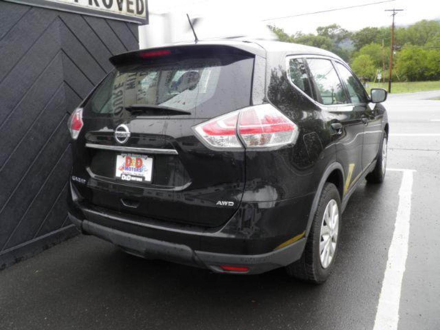 2016 BLACK NISSAN ROGUE S AWD (KNMAT2MV1GP) with an 2.5 L4 engine, AT transmission, located at 19521 New George's Creek Rd SW, Barton, MD, 21521, (301) 463-2404, 39.524323, -79.017906 - Photo#5