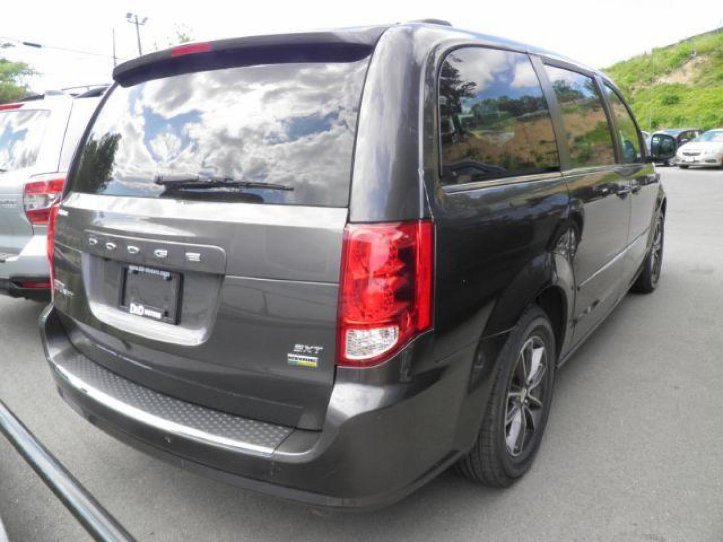 2017 GRAY Dodge Grand Caravan SXT (2C4RDGCG8HR) with an 3.6L V6 engine, AT transmission, located at 15520 McMullen Hwy SW, Belair, MD, 21502, (301) 729-3700, 39.581375, -78.846451 - Photo#5