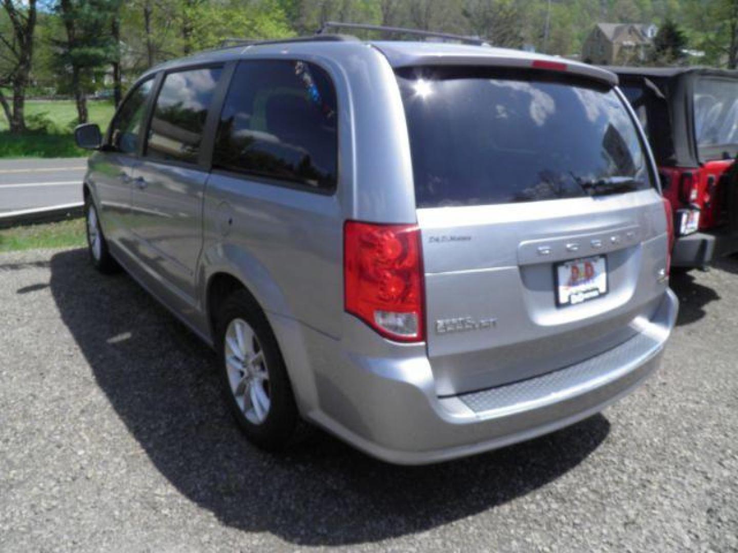 2017 SILVER Dodge Grand Caravan SXT (2C4RDGCG7HR) with an 3.6L V6 engine, AT transmission, located at 19521 New George's Creek Rd SW, Barton, MD, 21521, (301) 463-2404, 39.524323, -79.017906 - Photo#5