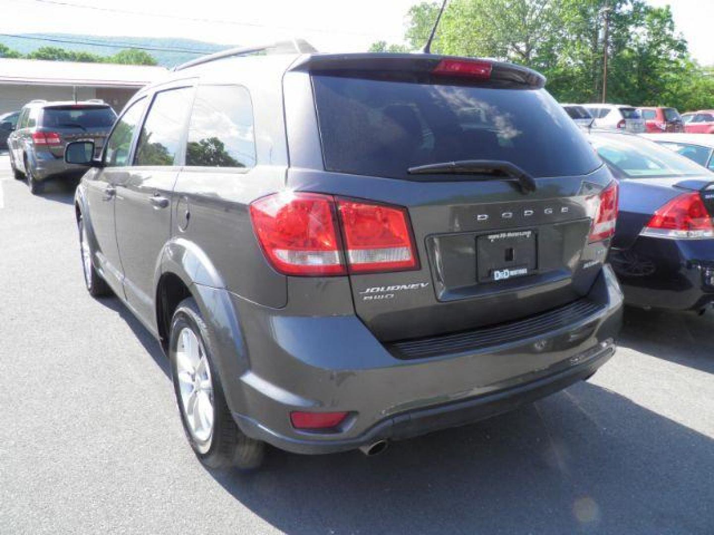 2017 GRAY Dodge Journey SXT AWD (3C4PDDBG1HT) with an 3.6L V6 engine, AT transmission, located at 15520 McMullen Hwy SW, Belair, MD, 21502, (301) 729-3700, 39.581375, -78.846451 - Photo#6