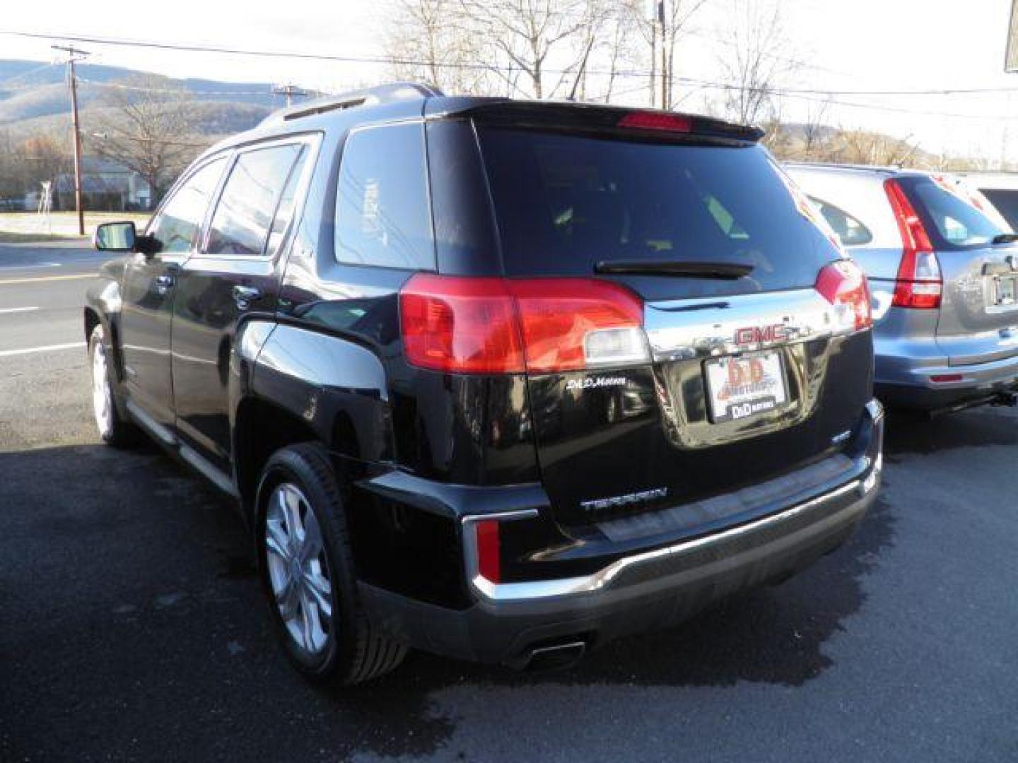 2017 BLACK /Jet Black, premium cloth GMC Terrain SLE2 AWD (2GKFLTEK1H6) with an 2.4L L4 engine, AT transmission, located at 15520 McMullen Hwy SW, Belair, MD, 21502, (301) 729-3700, 39.581375, -78.846451 - Photo#5