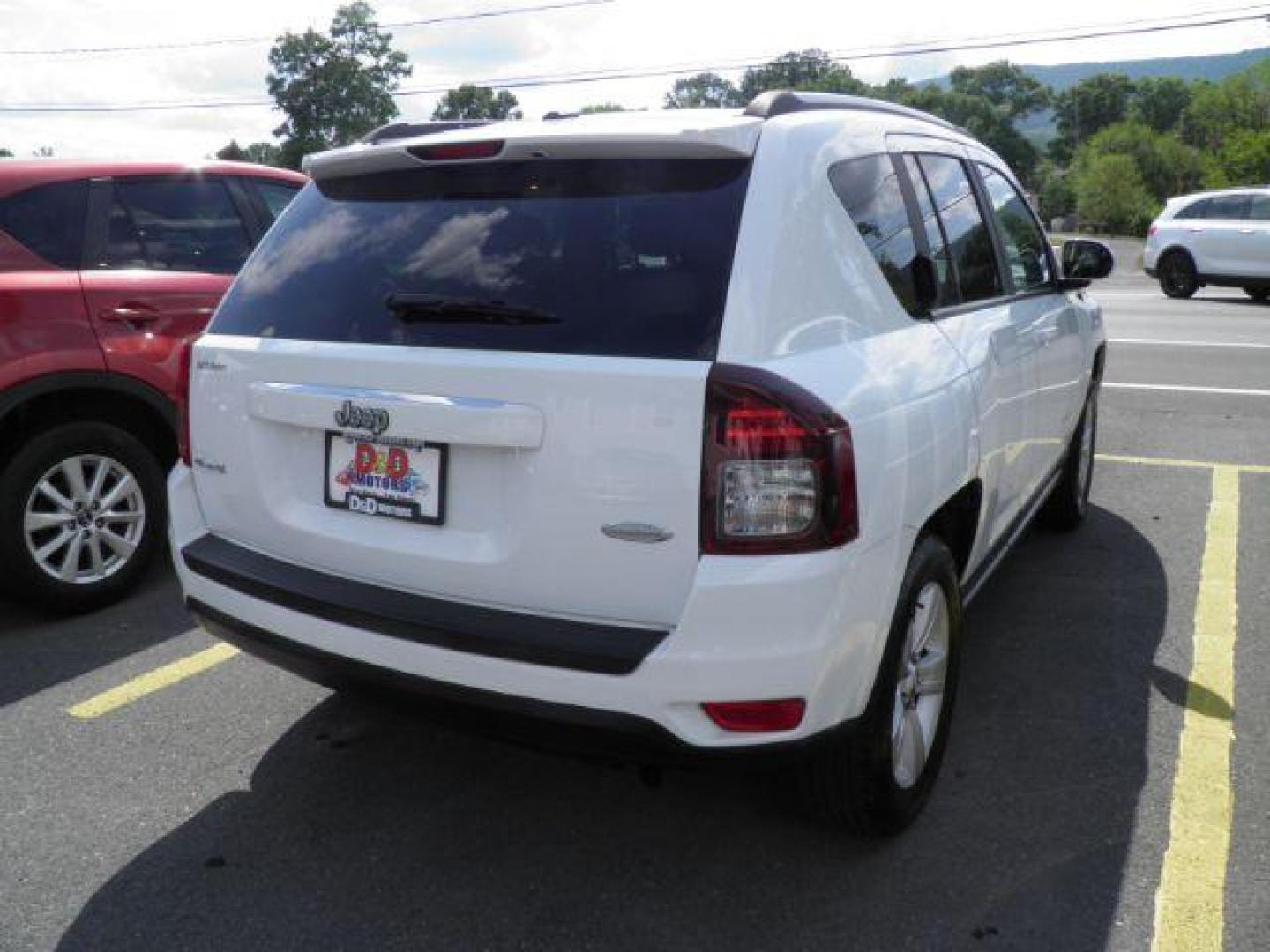 2017 WHITE Jeep Compass Latitude 4WD (1C4NJDEB7HD) with an 2.4L L4 engine, AT transmission, located at 15520 McMullen Hwy SW, Belair, MD, 21502, (301) 729-3700, 39.581375, -78.846451 - Photo#5