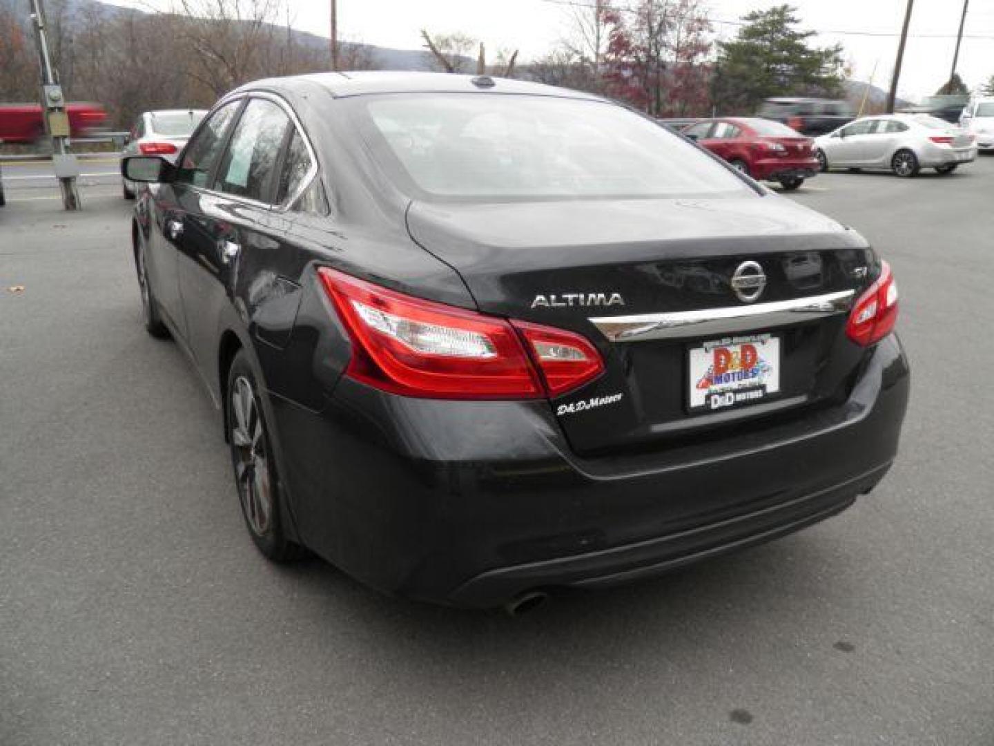 2017 GRAY NISSAN ALTIMA 2.5 SV (1N4AL3AP2HC) with an 2.5 L4 engine, AT transmission, located at 15520 McMullen Hwy SW, Belair, MD, 21502, (301) 729-3700, 39.581375, -78.846451 - Photo#4