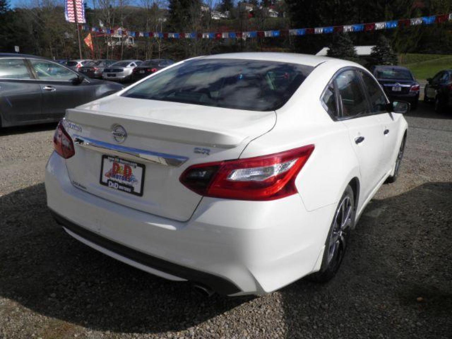 2017 WHITE Nissan Altima 2.5 SR (1N4AL3AP9HC) with an 2.5 L4 engine, CVT transmission, located at 19521 New George's Creek Rd SW, Barton, MD, 21521, (301) 463-2404, 39.524323, -79.017906 - Photo#4