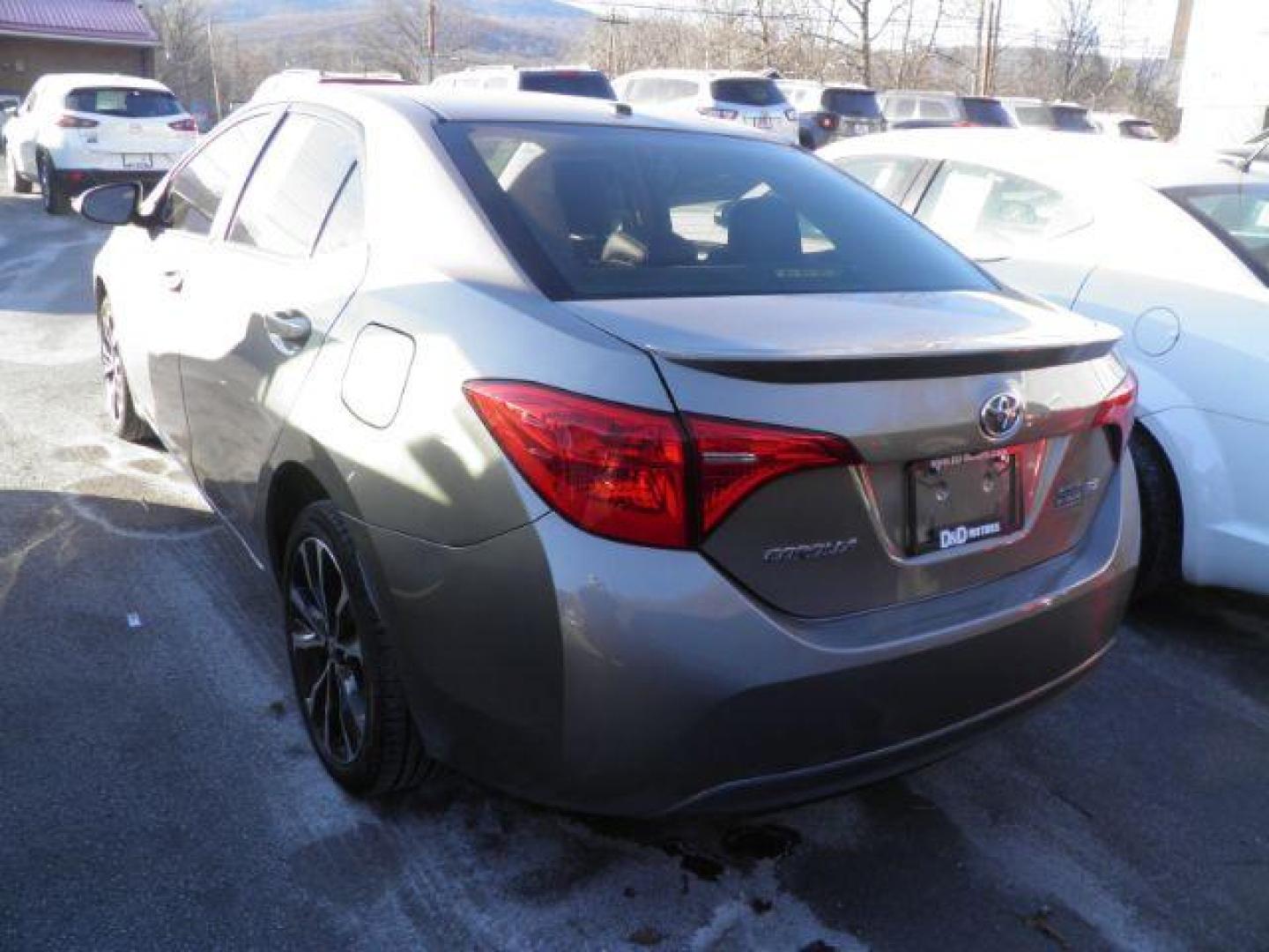 2017 GRAY TOYOTA COROLLA SE CVT (5YFBURHE9HP) with an 1.8L L4 engine, AT transmission, located at 15520 McMullen Hwy SW, Belair, MD, 21502, (301) 729-3700, 39.581375, -78.846451 - Photo#4