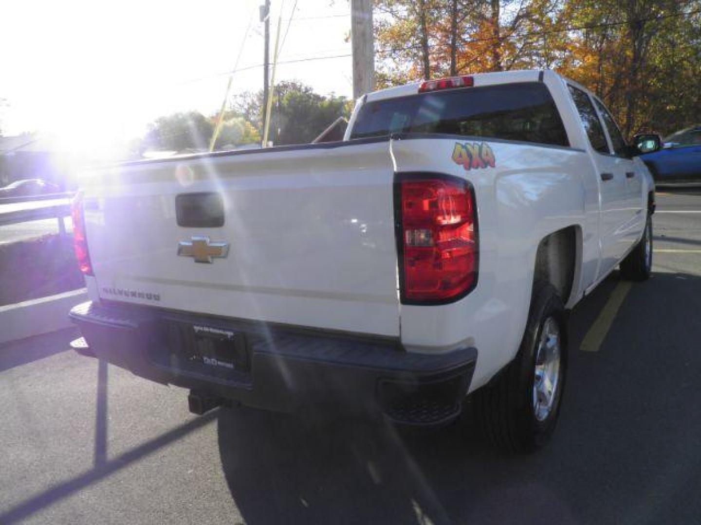 2018 WHITE Chevrolet Silverado 1500 LS Crew Cab Long Box 4WD (3GCUKNEC6JG) with an 5.3L V8 engine, AT transmission, located at 15520 McMullen Hwy SW, Belair, MD, 21502, (301) 729-3700, 39.581375, -78.846451 - Photo#4