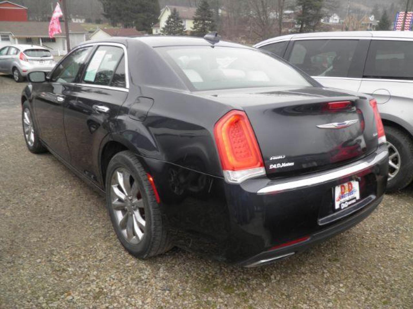 2018 GRAY Chrysler 300 Limited AWD (2C3CCAKG1JH) with an 3.6L V6 engine, AT transmission, located at 15520 McMullen Hwy SW, Belair, MD, 21502, (301) 729-3700, 39.581375, -78.846451 - Photo#4