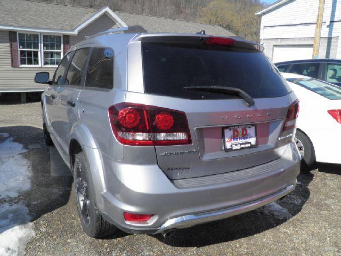 2018 Silver DODGE JOURNEY LT (3C4PDCGG2JT) with an 3.6L V6 engine, AT transmission, located at 19521 New George's Creek Rd SW, Barton, MD, 21521, (301) 463-2404, 39.524323, -79.017906 - Photo#6