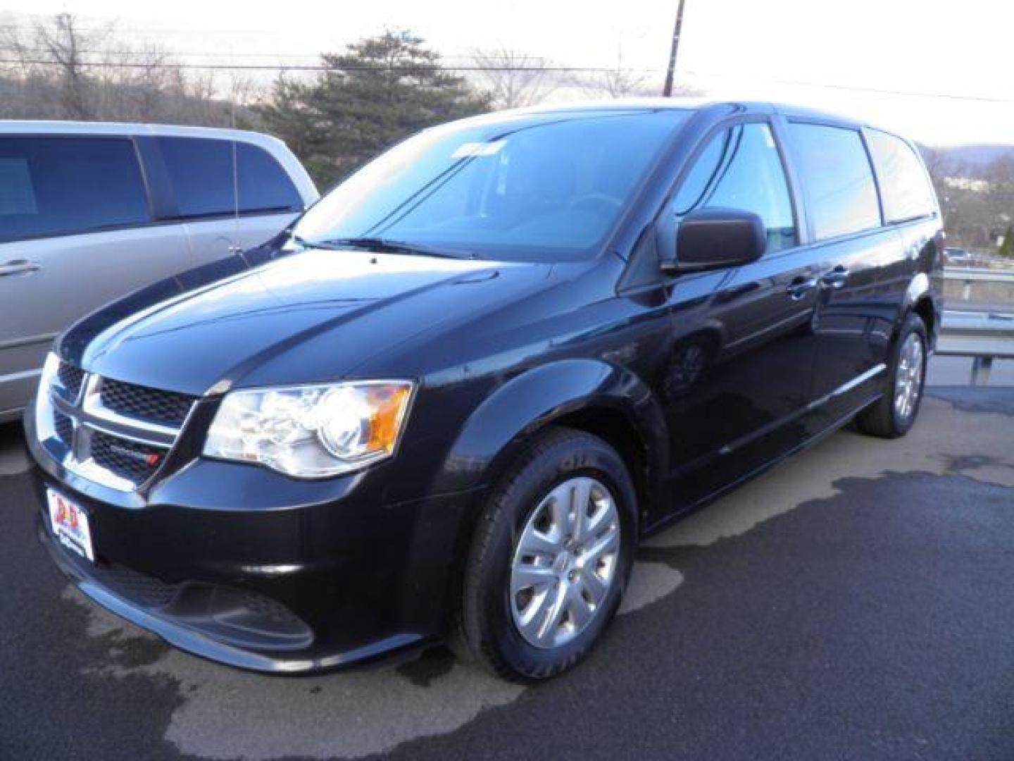 2018 BLACK Dodge Grand Caravan SE (2C4RDGBG3JR) with an 3.6L V6 engine, AT transmission, located at 15520 McMullen Hwy SW, Belair, MD, 21502, (301) 729-3700, 39.581375, -78.846451 - Photo#0