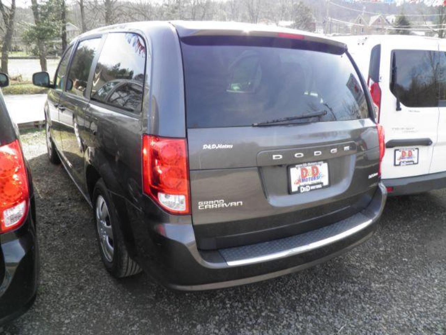 2018 GRAY Dodge Grand Caravan VAN (2C4RDGBG7JR) with an 3.6L V6 engine, AT transmission, located at 19521 New George's Creek Rd SW, Barton, MD, 21521, (301) 463-2404, 39.524323, -79.017906 - Photo#3