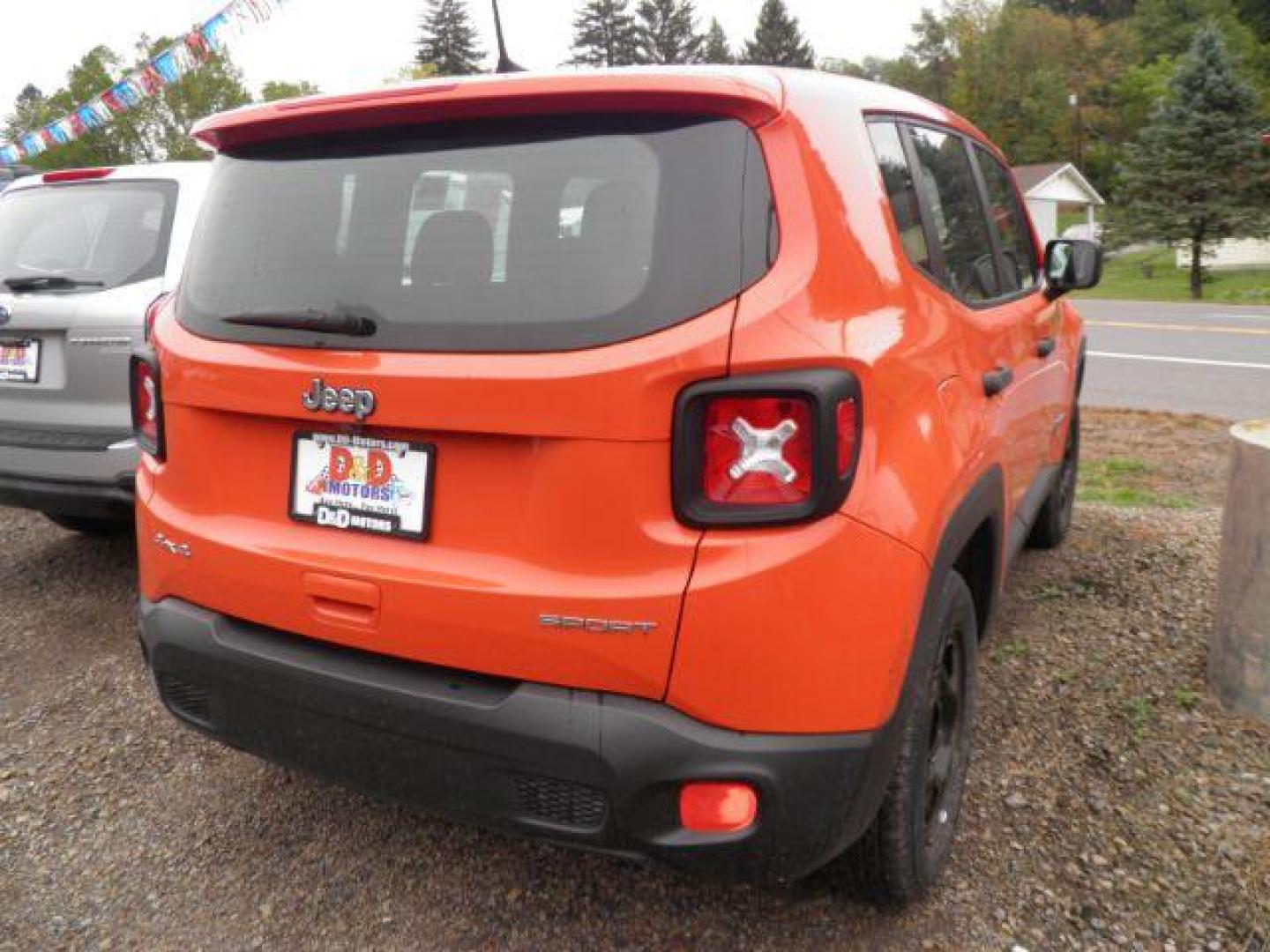 2018 ORANGE Jeep Renegade Sport 4WD (ZACCJBAB1JP) with an 2.4L L4 engine, 6SP transmission, located at 19521 New George's Creek Rd SW, Barton, MD, 21521, (301) 463-2404, 39.524323, -79.017906 - Photo#5