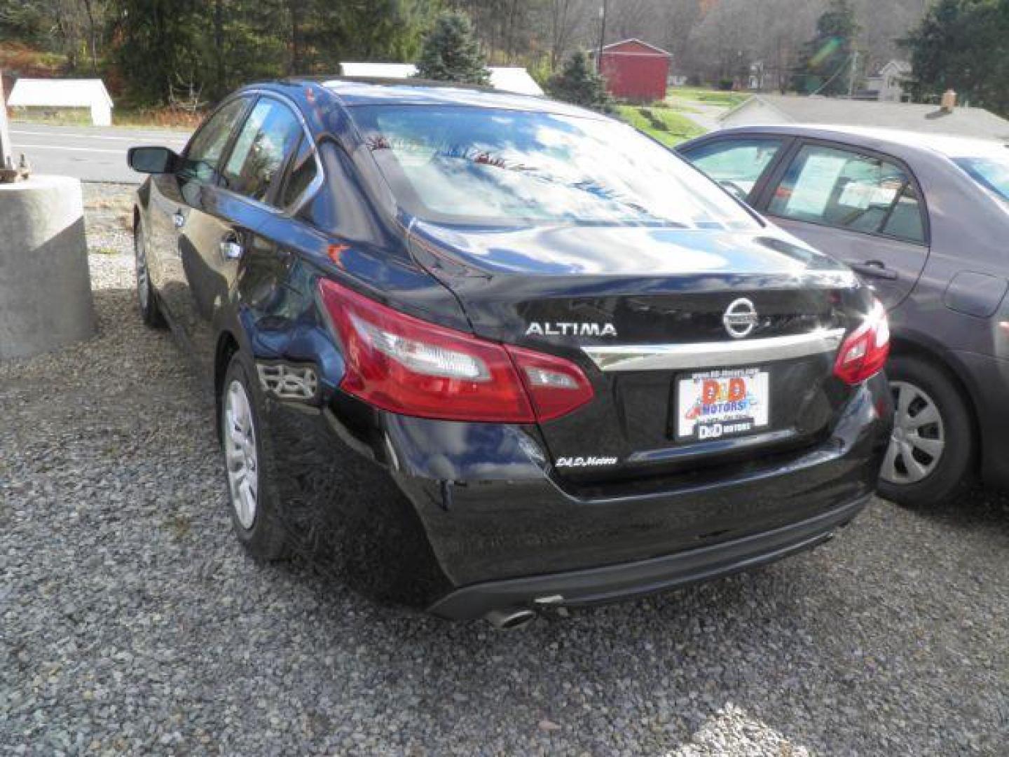 2018 BLACK Nissan Altima 2.5 S (1N4AL3AP3JC) with an 2.5 L4 engine, CVT transmission, located at 19521 New George's Creek Rd SW, Barton, MD, 21521, (301) 463-2404, 39.524323, -79.017906 - Photo#4