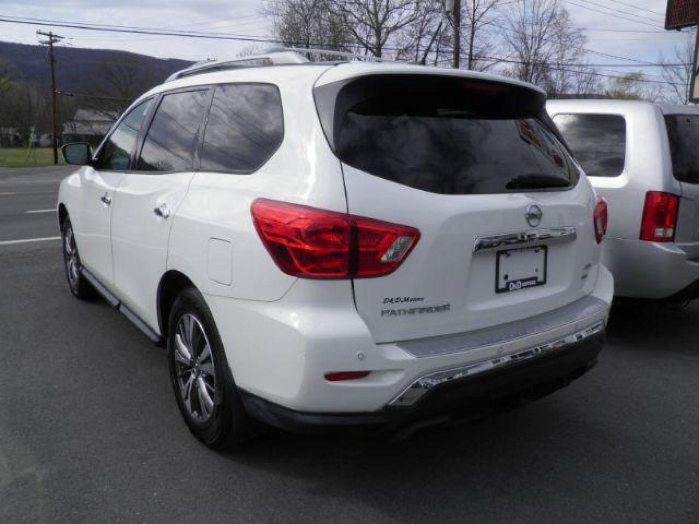 2018 WHITE Nissan Pathfinder SV 4WD (5N1DR2MM6JC) with an 3.5L V6 engine, CVT transmission, located at 15520 McMullen Hwy SW, Belair, MD, 21502, (301) 729-3700, 39.581375, -78.846451 - Photo#5