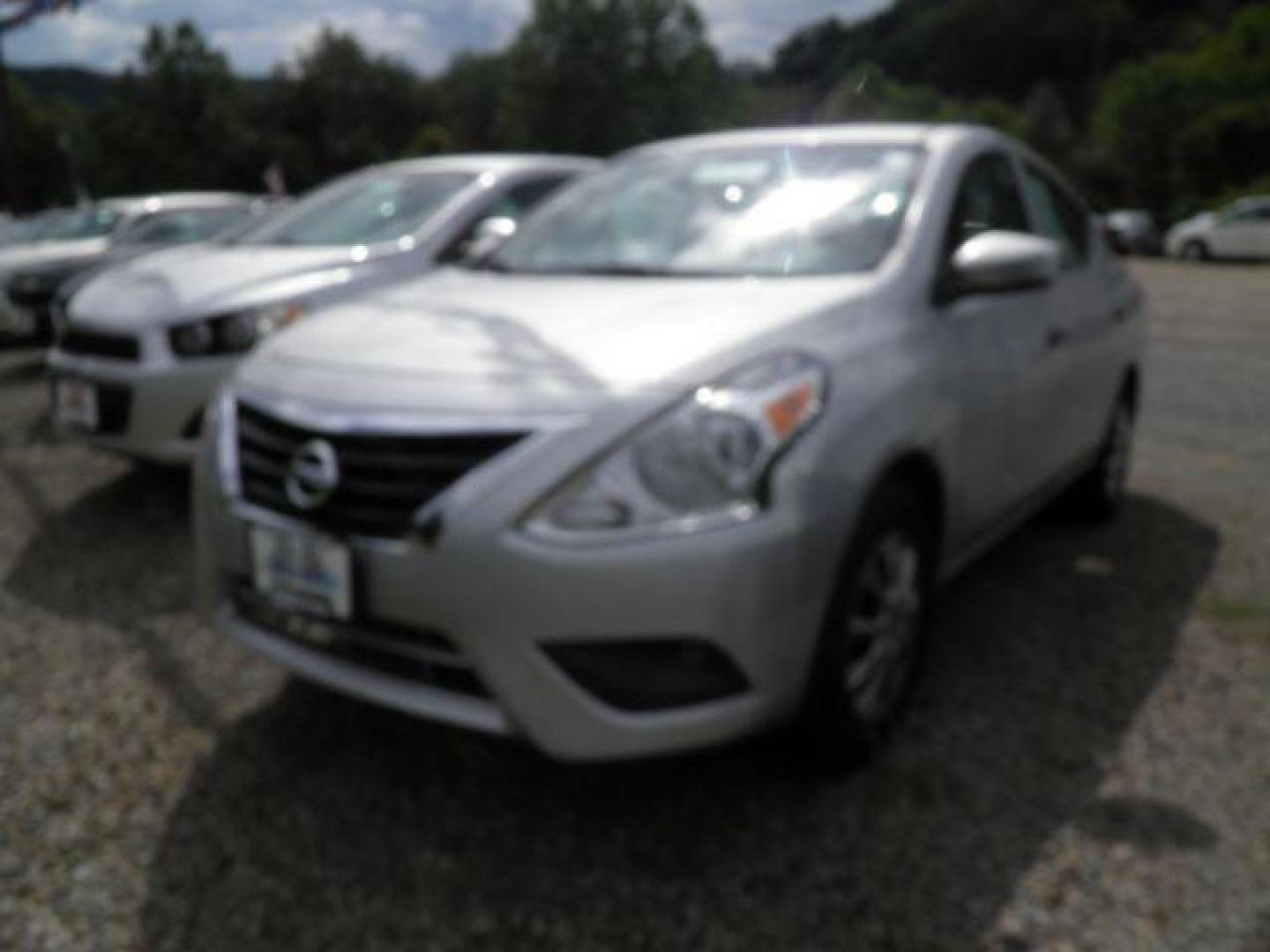 2018 SILVER Nissan Versa 1.6 SV Sedan (3N1CN7AP3JL) with an 1.6l L4 engine, CVT transmission, located at 19521 New George's Creek Rd SW, Barton, MD, 21521, (301) 463-2404, 39.524323, -79.017906 - Photo#0