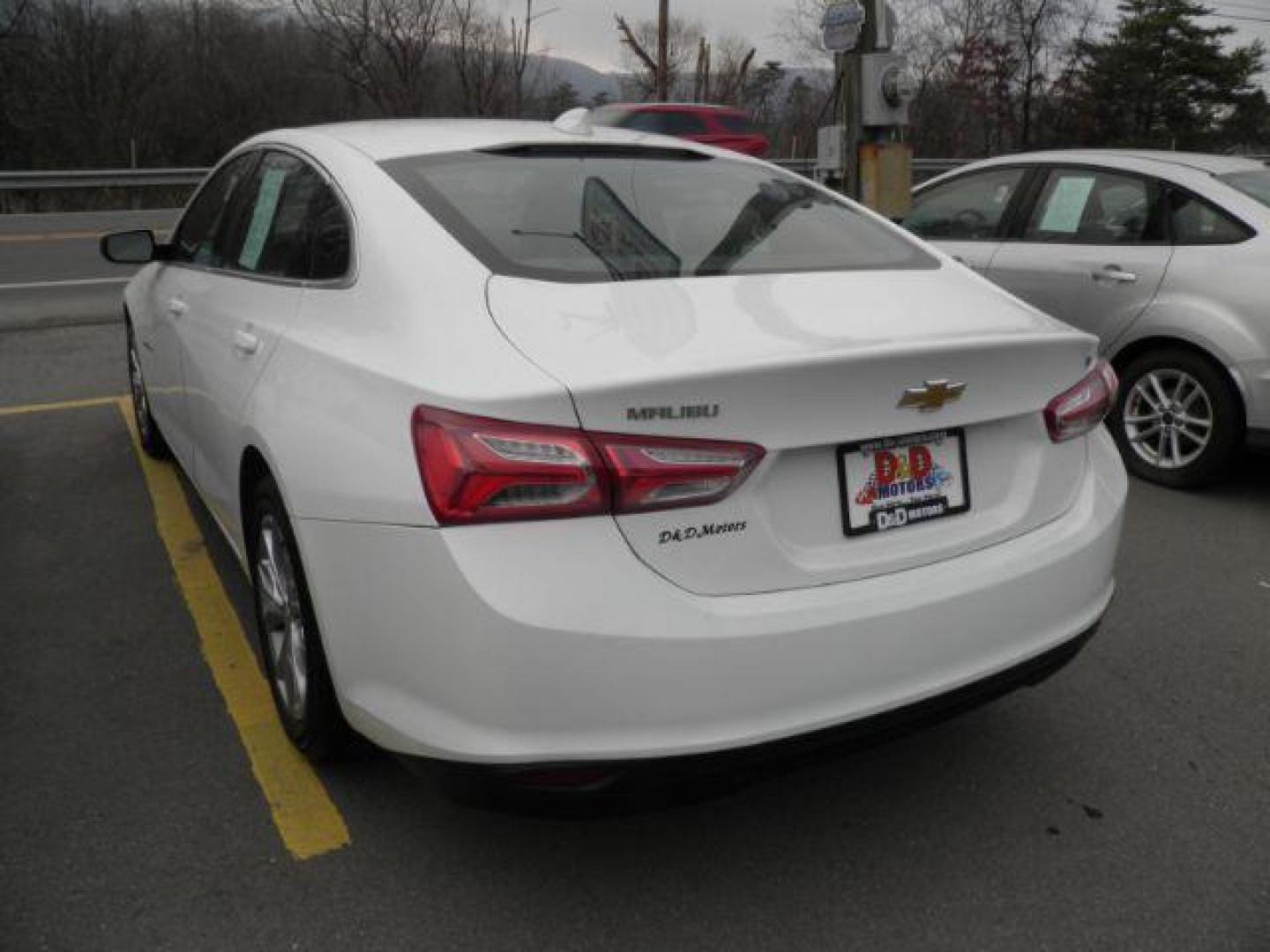 2019 WHITE Chevrolet MALIBU LT (1G1ZD5ST3KF) with an 1.5L L4 engine, AT transmission, located at 15520 McMullen Hwy SW, Belair, MD, 21502, (301) 729-3700, 39.581375, -78.846451 - Photo#4