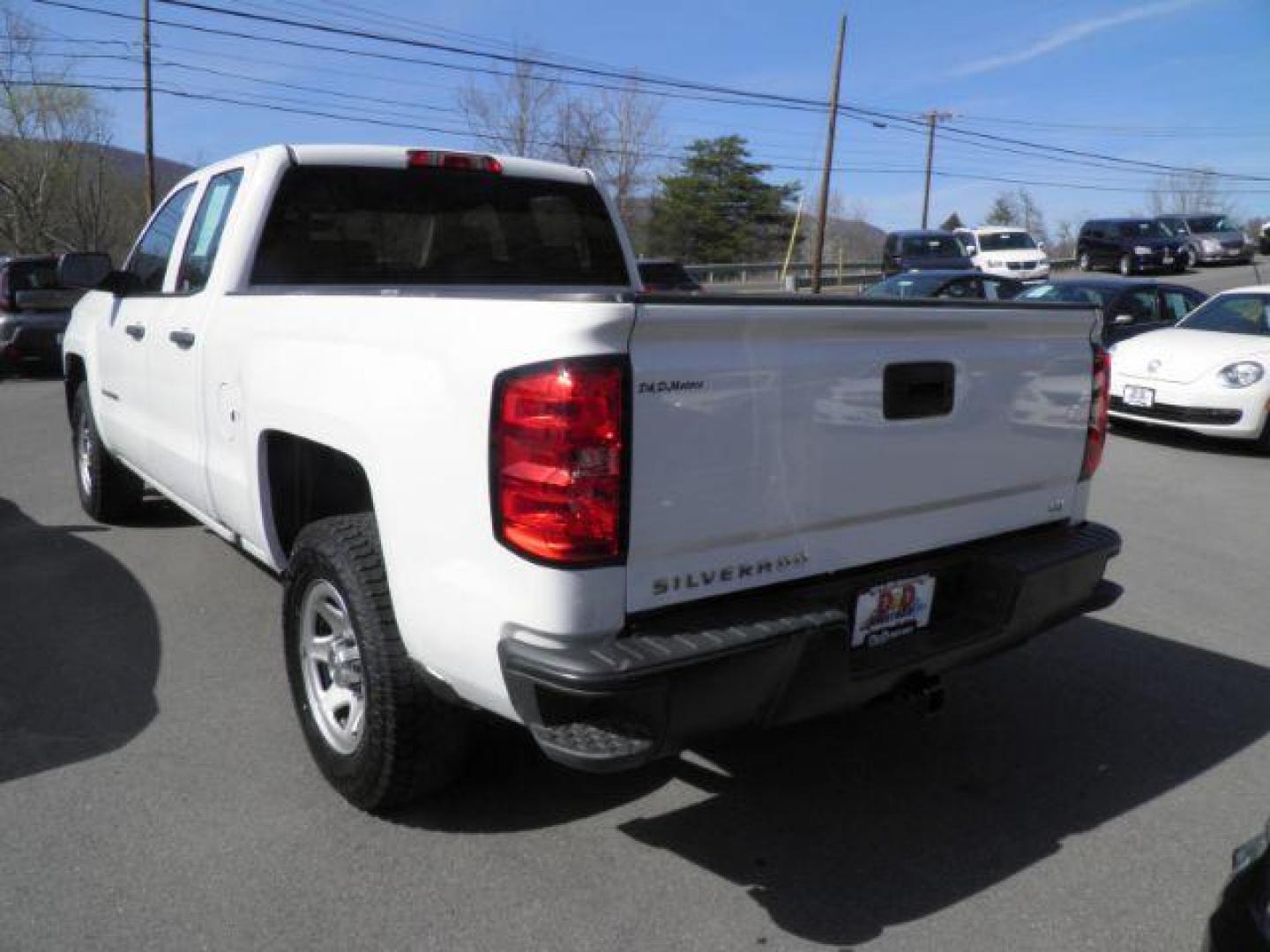 2019 WHITE Chevrolet Silverado 1500 Work Truck Double Cab 4WD (2GCVKNEC0K1) with an 5.3 V8 engine, AT transmission, located at 15520 McMullen Hwy SW, Belair, MD, 21502, (301) 729-3700, 39.581375, -78.846451 - Photo#4