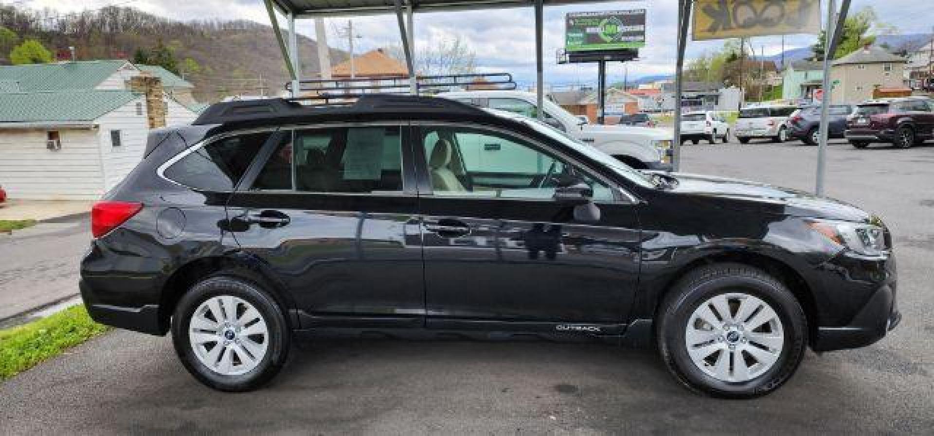 2019 BLACK /Warm Ivory Cloth, cloth SUBARU OUTBACK 2.5i Premium (4S4BSAFC7K3) with an 2.5 L4 engine, AT transmission, located at 15520 McMullen Hwy SW, Belair, MD, 21502, (301) 729-3700, 39.581375, -78.846451 - FOR A BETTER PRICE CALL PAUL AT 301-268-8150 - Photo#12