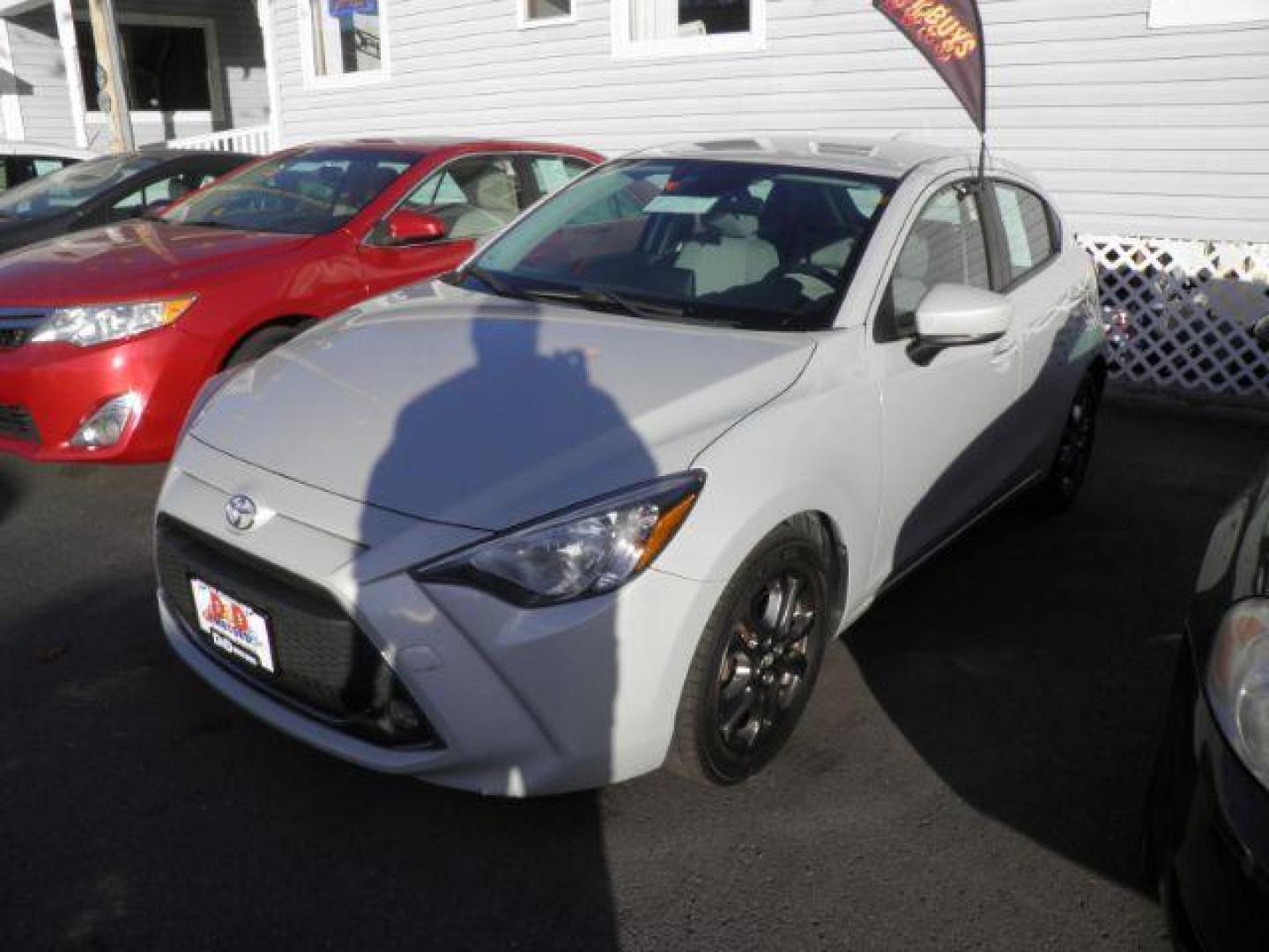 2020 SILVER TOYOTA YARIS LE Hatchback (3MYDLBJV3LY) with an 1.5L L4 engine, AT transmission, located at 15520 McMullen Hwy SW, Belair, MD, 21502, (301) 729-3700, 39.581375, -78.846451 - Photo#0